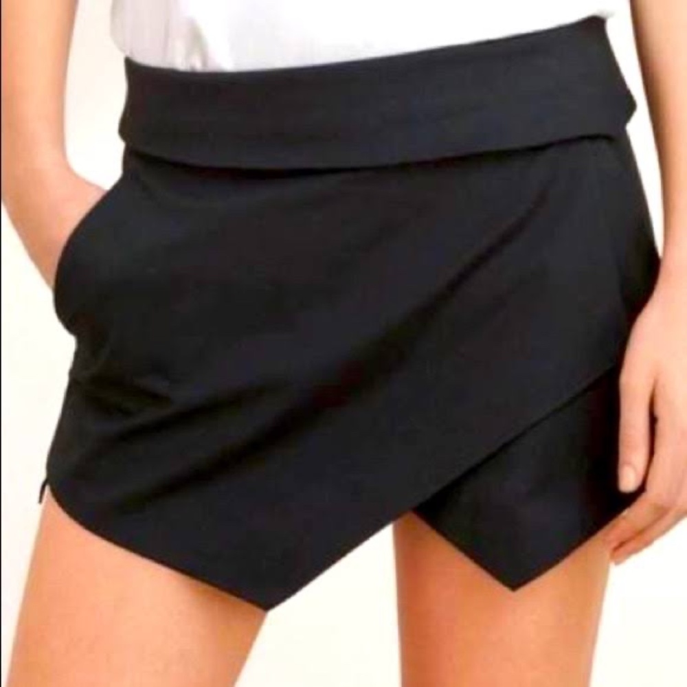 Aritzia Berkeley skort shorts black size 6